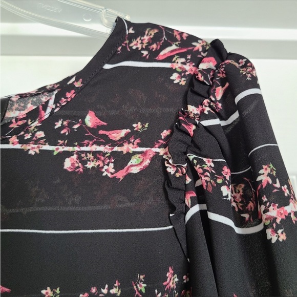 Chiffon Floral Bird Blouse. - Picture 3 of 5